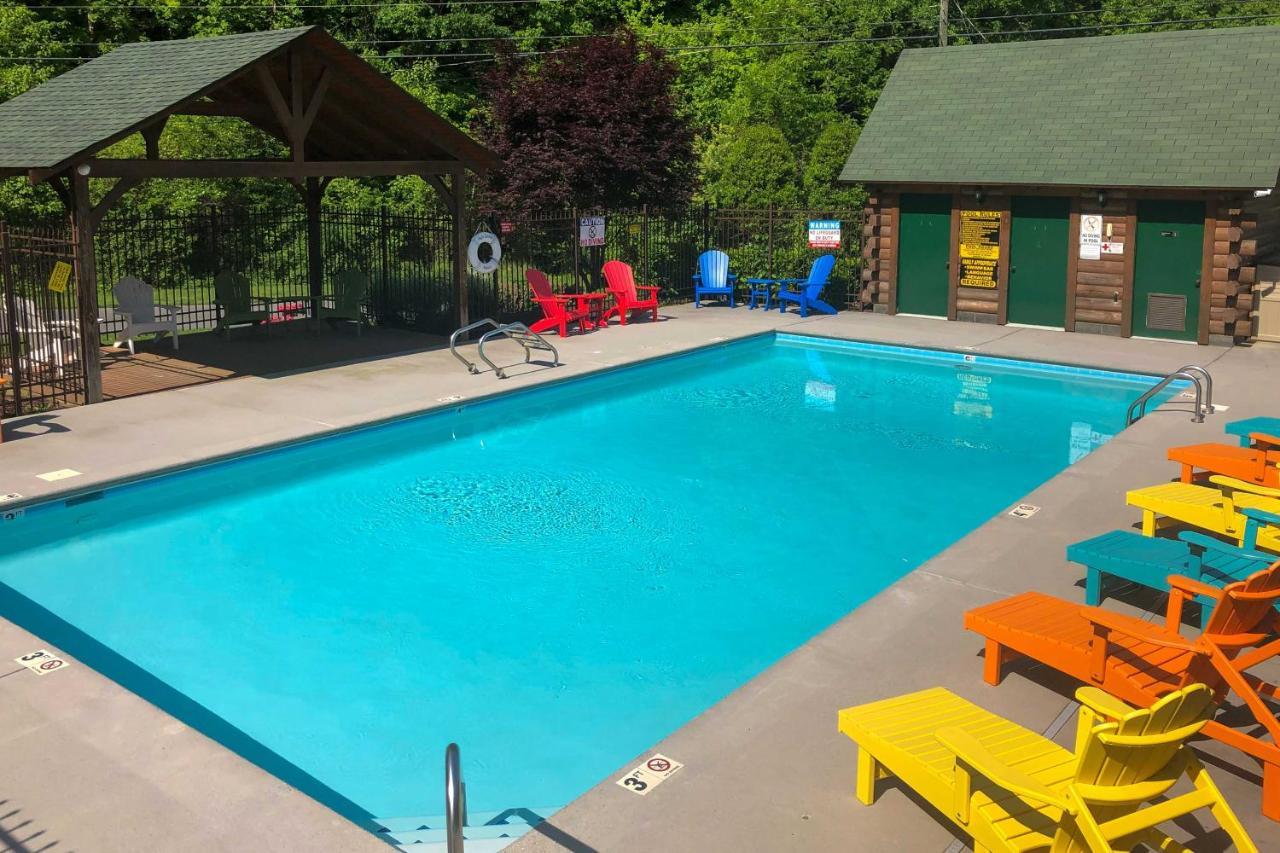 Inviting Sevierville Cabin With Deck And Hot Tub! المظهر الخارجي الصورة