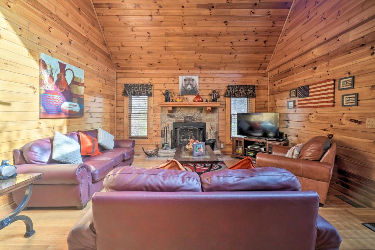 Inviting Sevierville Cabin With Deck And Hot Tub! المظهر الخارجي الصورة