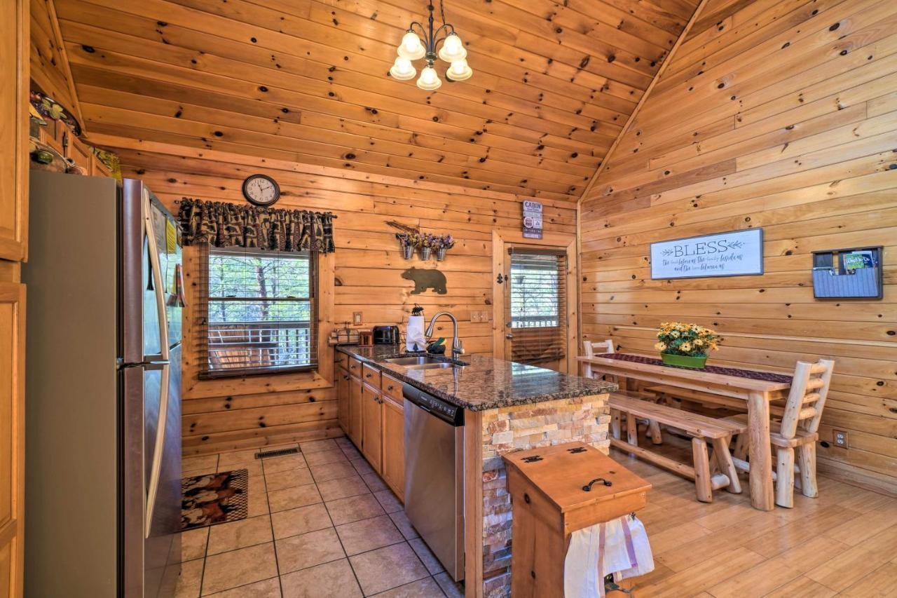 Inviting Sevierville Cabin With Deck And Hot Tub! المظهر الخارجي الصورة