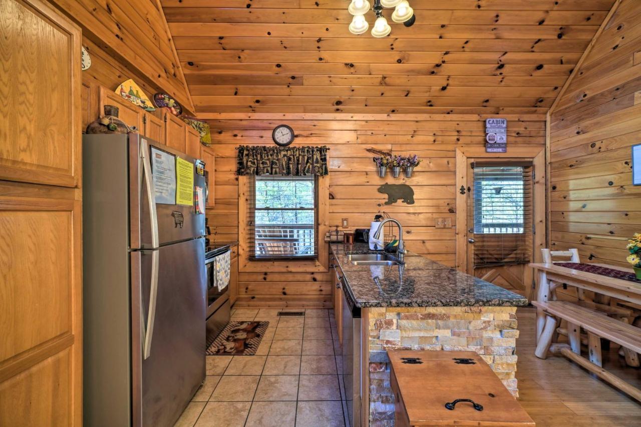 Inviting Sevierville Cabin With Deck And Hot Tub! المظهر الخارجي الصورة
