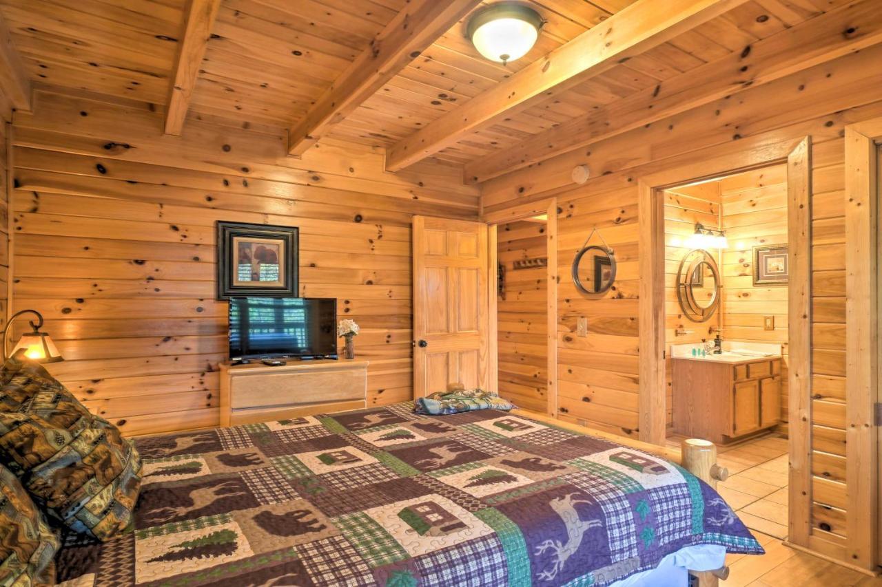 Inviting Sevierville Cabin With Deck And Hot Tub! المظهر الخارجي الصورة
