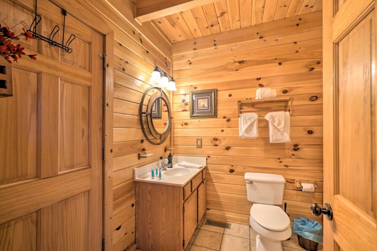 Inviting Sevierville Cabin With Deck And Hot Tub! المظهر الخارجي الصورة
