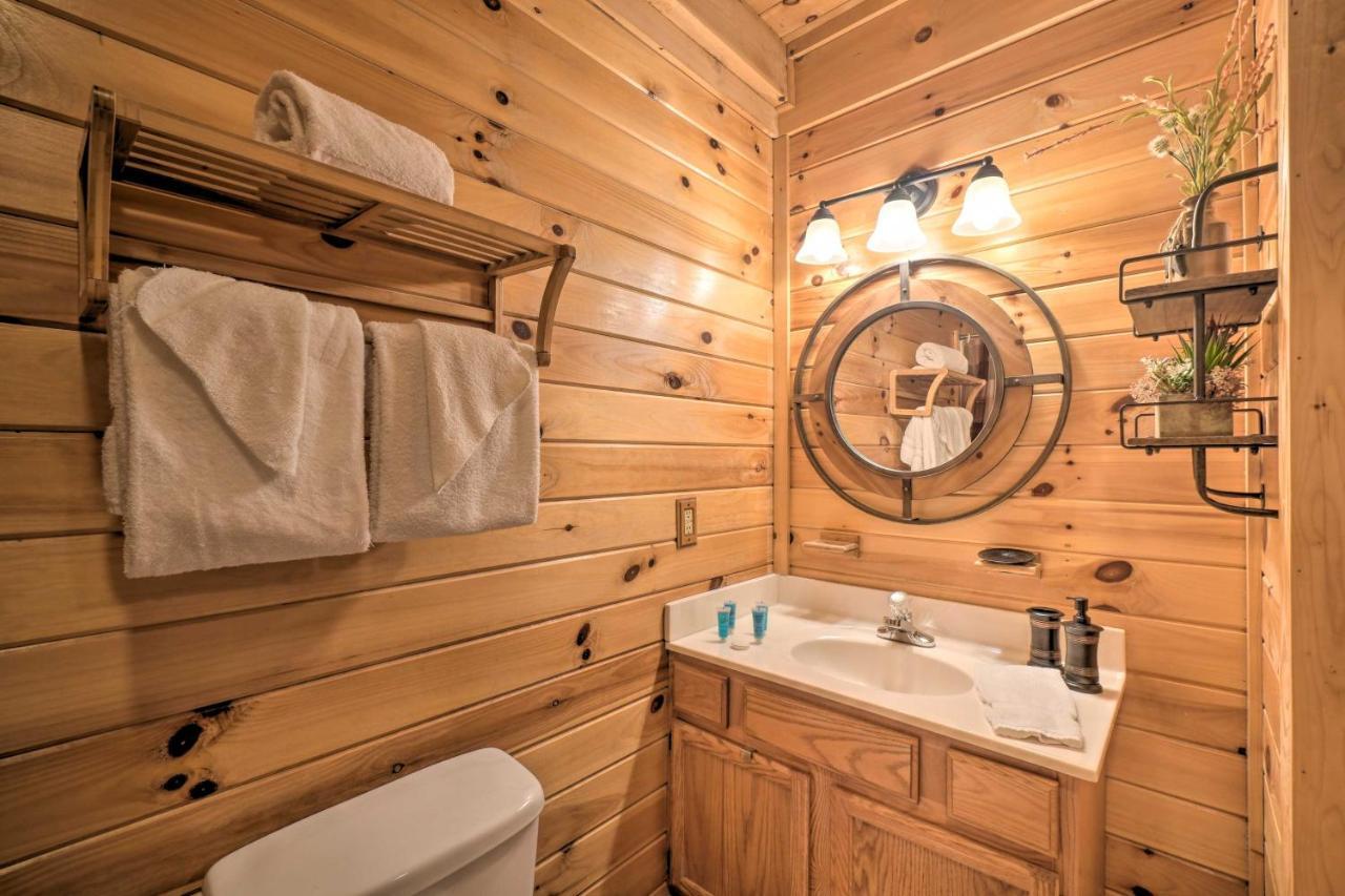 Inviting Sevierville Cabin With Deck And Hot Tub! المظهر الخارجي الصورة