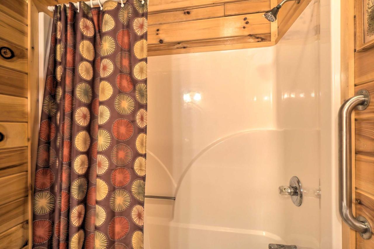 Inviting Sevierville Cabin With Deck And Hot Tub! المظهر الخارجي الصورة