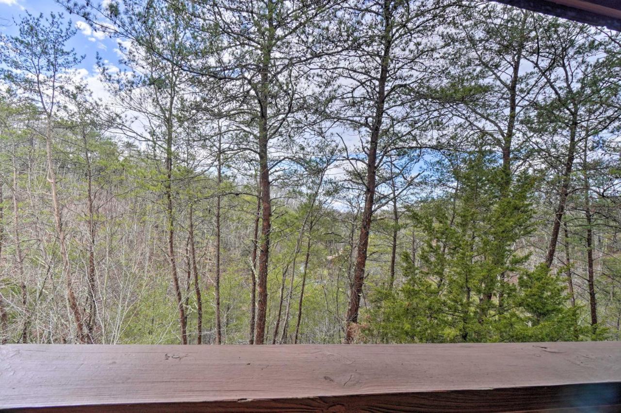 Inviting Sevierville Cabin With Deck And Hot Tub! المظهر الخارجي الصورة
