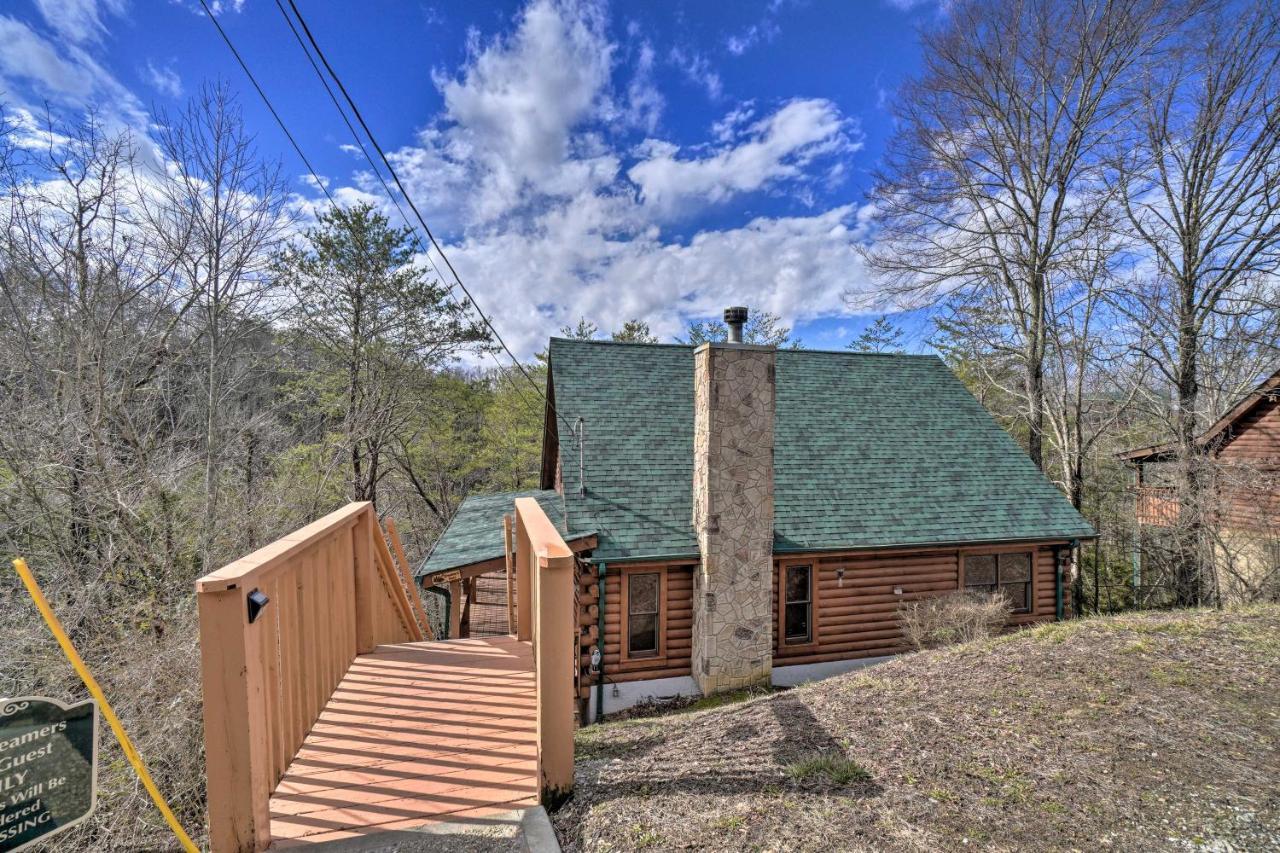 Inviting Sevierville Cabin With Deck And Hot Tub! المظهر الخارجي الصورة